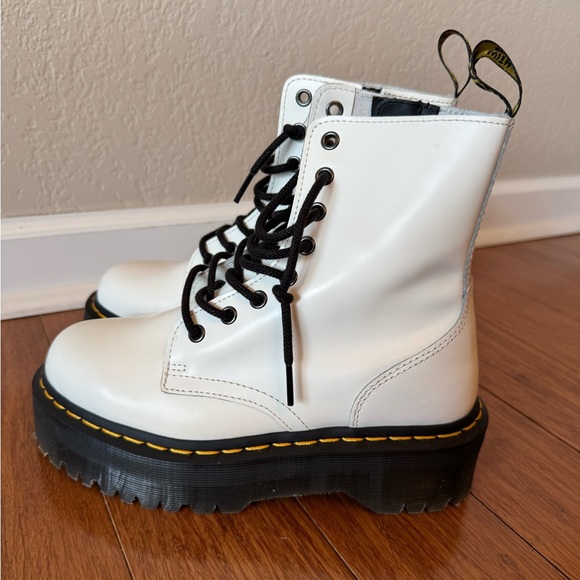 SOLD⚫️Doc Dr. Martens Jadon Women's Size 7 Smooth Leather Platform White Boots - Picture 2 of 12